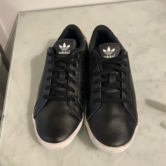 Adidas women’s shoes - Picture 2 of 2